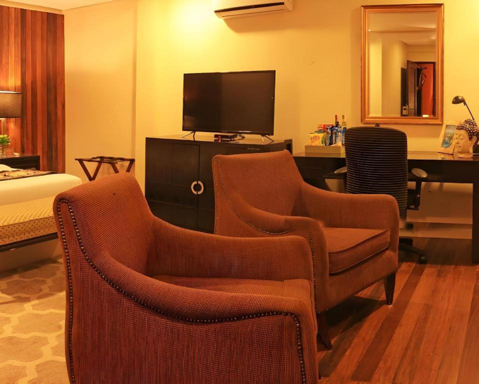The Oriental Luxury Suites Tagaytay Tagaytay City Exterior foto